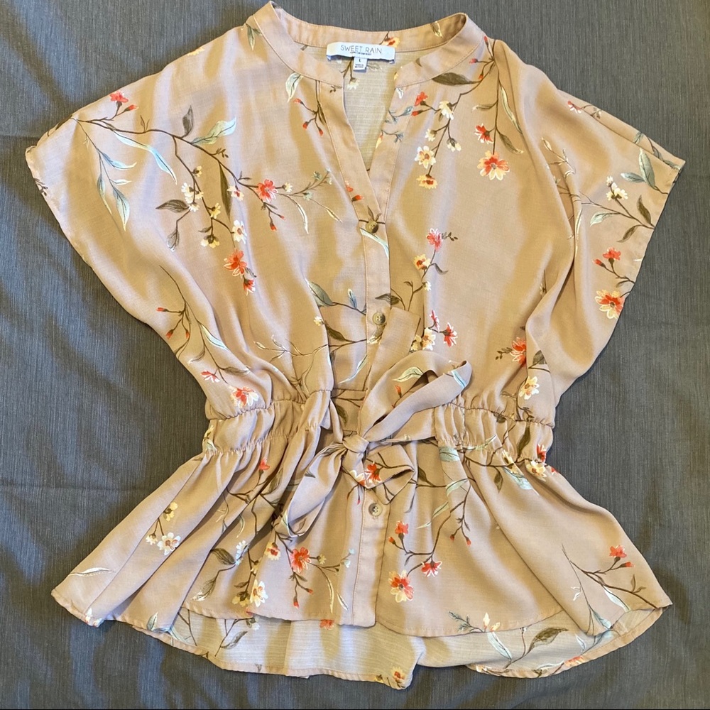 SWEET RAIN Floral Blouse
